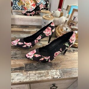 Floral Black Pumps